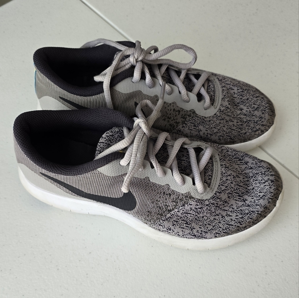 Nike Flex Contact gray size 5Y
